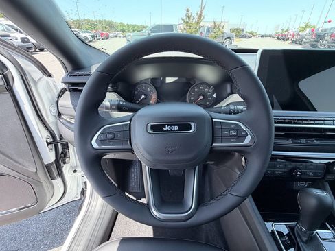 New 2026 Jeep Compass Latitude image 13