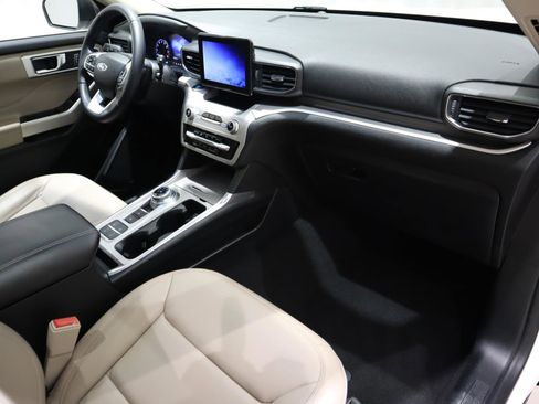 Used 2020 Ford Explorer XLT w/ Equipment Group 202A image 18