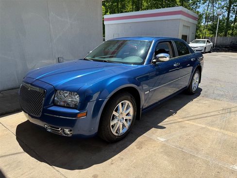 Used 2010 Chrysler 300 Touring RWD image 14