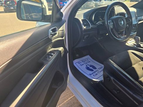 Used 2022 Jeep Grand Cherokee Laredo X image 6