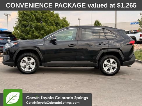 Used 2021 Toyota RAV4 XLE w/ Convenience Package AWD/4WD image 4