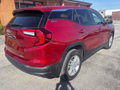 Used 2024 GMC Terrain SLE image 7