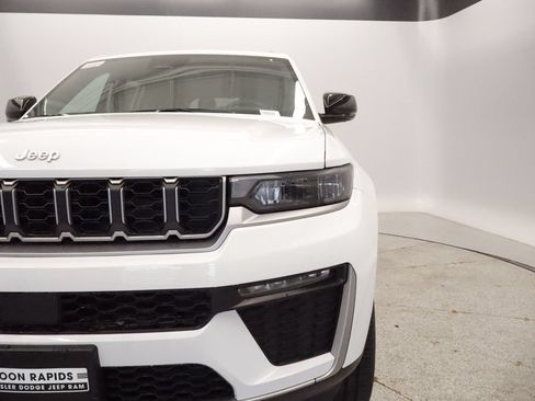 New 2026 Jeep Grand Cherokee L Limited w/ Trailer Tow Package AWD/4WD image 13