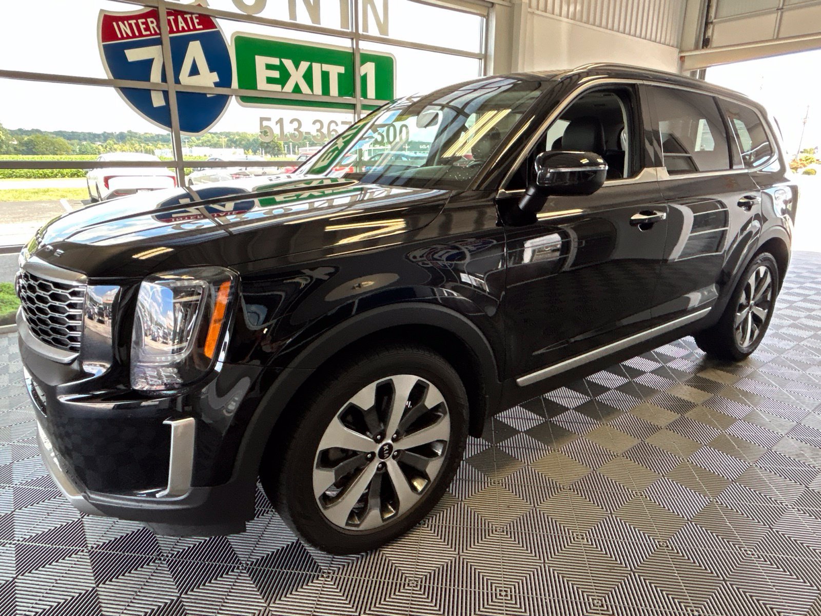 Used 2020 Kia Telluride S AWD/4WD image 3