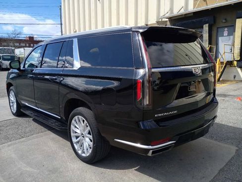 Used 2023 Cadillac Escalade ESV Luxury AWD/4WD image 4