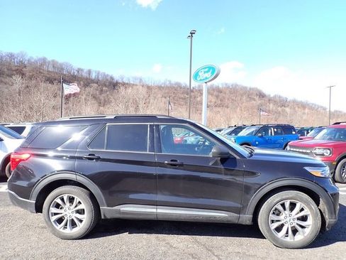 Used 2023 Ford Explorer XLT w/ Equipment Group 202A image 4