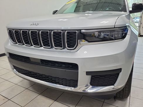 Used 2024 Jeep Grand Cherokee L Laredo AWD/4WD image 24