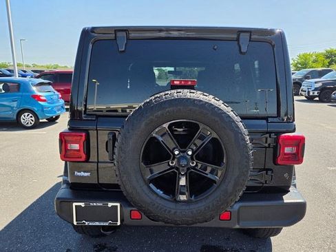 Certified 2022 Jeep Wrangler Unlimited Sahara AWD/4WD image 13