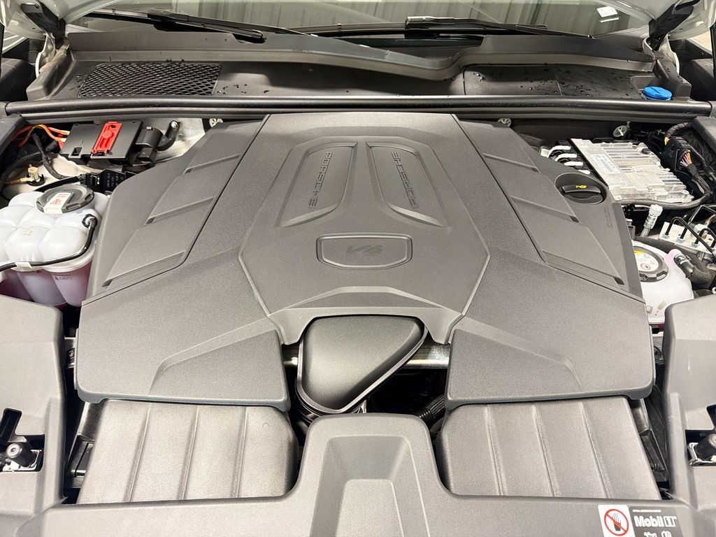 Certified 2025 Porsche Cayenne E-Hybrid AWD/4WD image 30