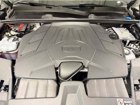 Certified 2025 Porsche Cayenne E-Hybrid AWD/4WD image 30