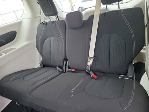 Used 2024 Chrysler Voyager LX image 10