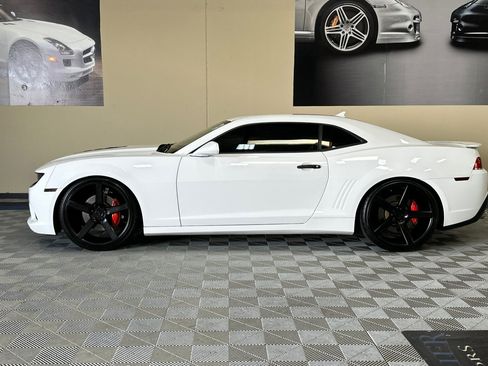 Used 2015 Chevrolet Camaro SS w/ RS Package RWD image 7