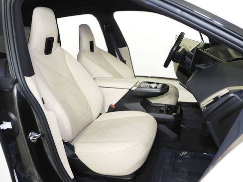 Used 2023 BMW iX xDrive50 w/ Sport Package image 18