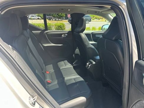Used 2025 Volvo XC40 B5 Core AWD/4WD image 13