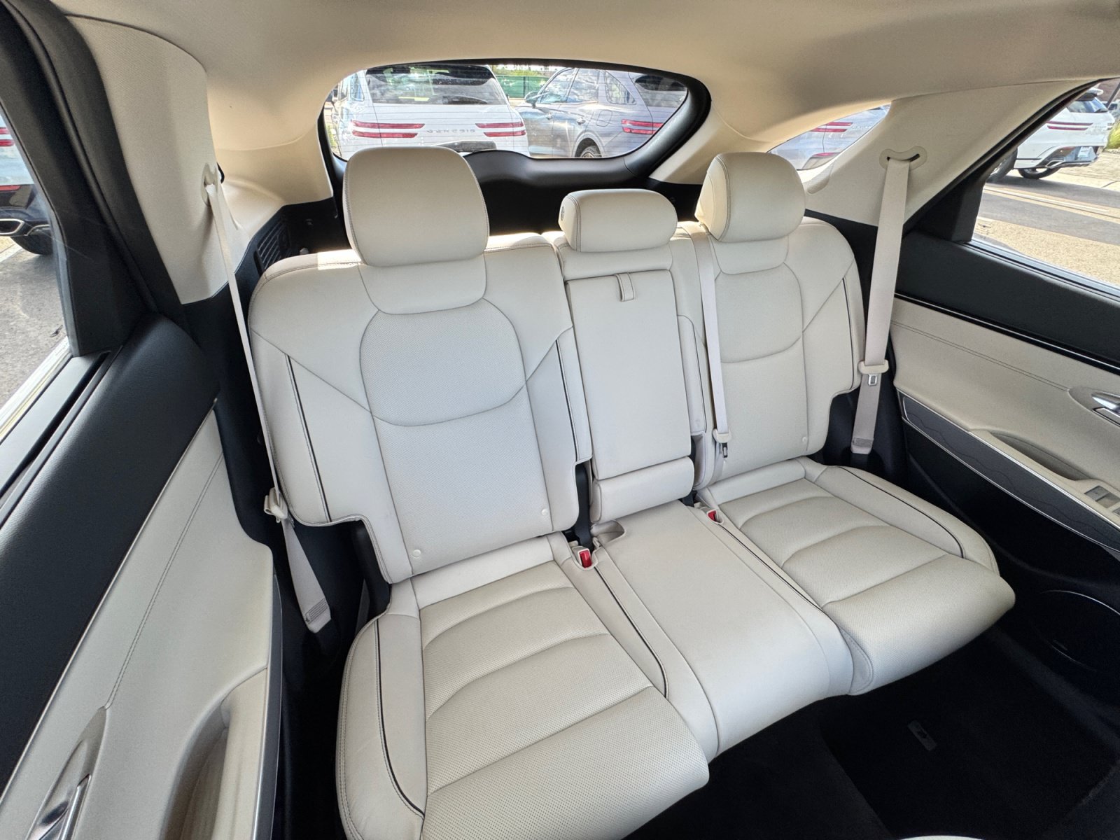 Used 2022 Genesis GV70 2.5T w/ Advanced Package AWD/4WD image 18