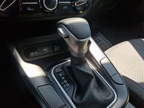 Used 2025 Kia Soul LX w/ LX Technology Package FWD image 14