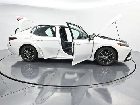 Used 2024 Toyota Camry SE FWD image 27