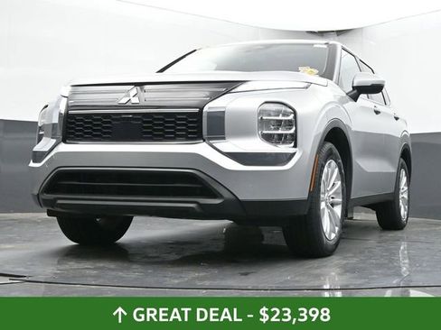 Used 2025 Mitsubishi Outlander ES image 46