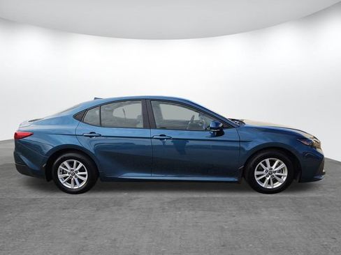 Used 2025 Toyota Camry LE image 3