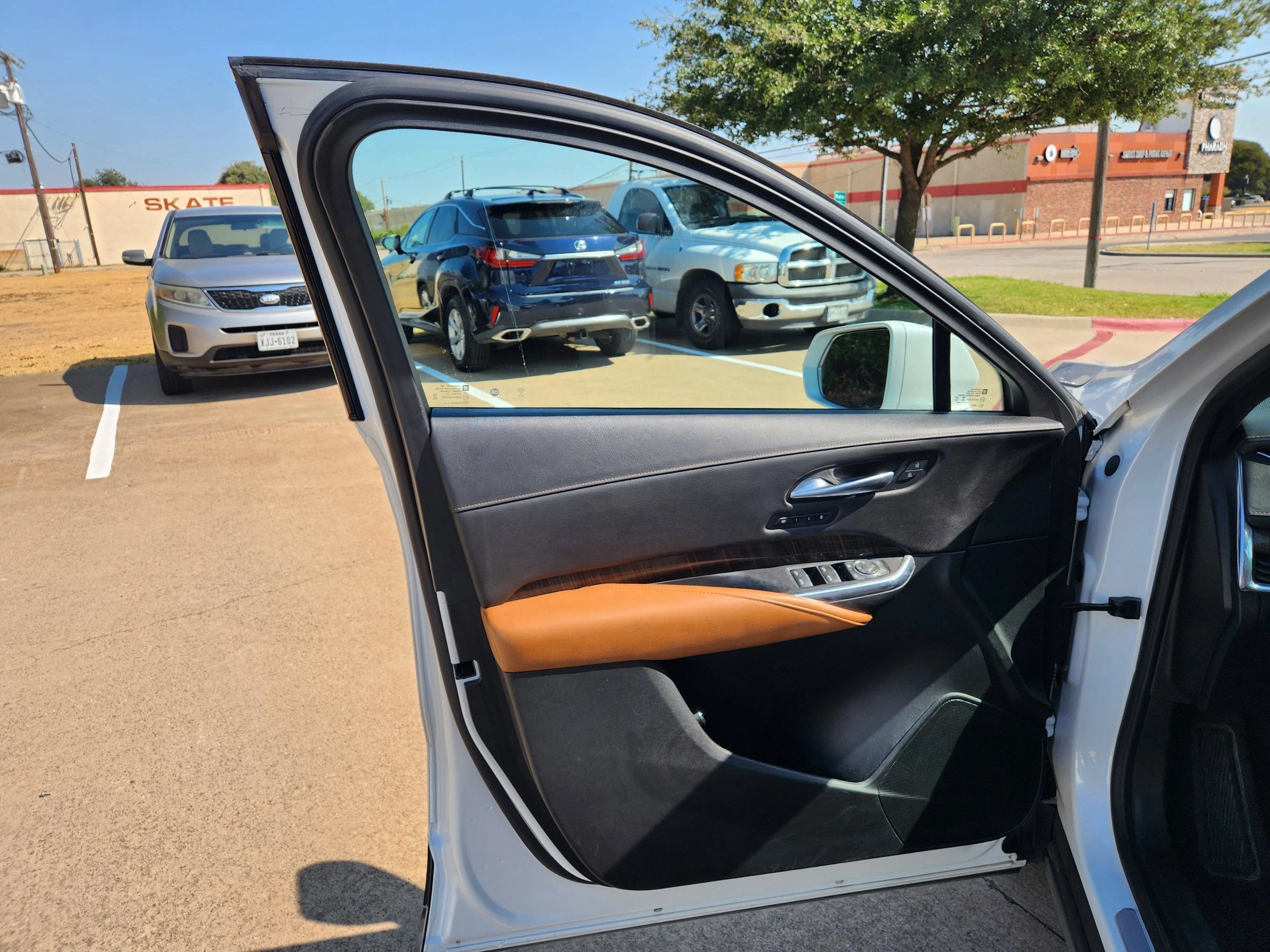 Used 2019 Cadillac XT4 Premium Luxury w/ Technology Package AWD/4WD image 9