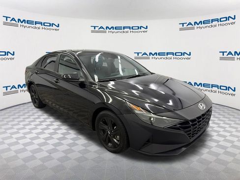 Used 2023 Hyundai Elantra SEL w/ Preferred Accessory Package FWD image 7