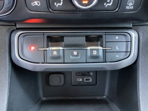 Used 2023 GMC Acadia AT4 w/ Technology Package image 27