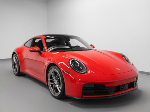 Used 2025 Porsche 911 Carrera image 10