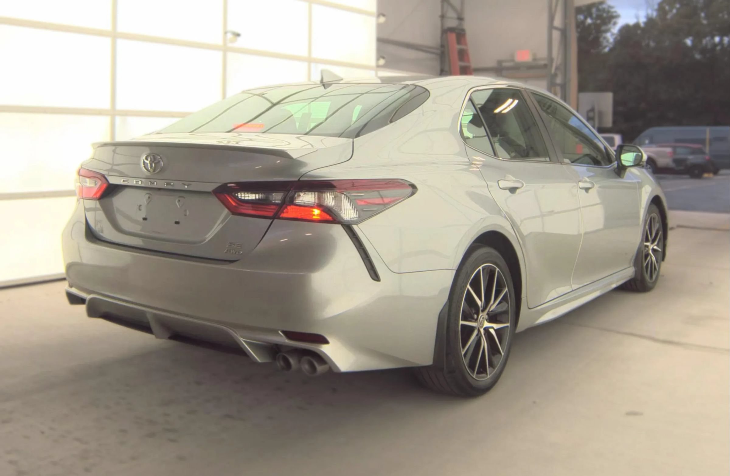 Used 2021 Toyota Camry SE w/ Cold Weather Package AWD/4WD image 5