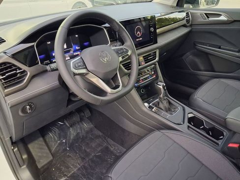 New 2026 Volkswagen Taos SE FWD image 7