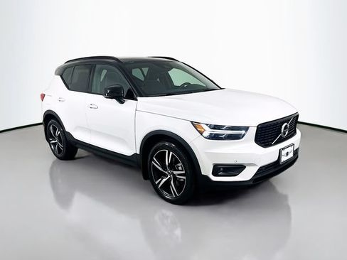 Used 2022 Volvo XC40 T5 R-Design AWD/4WD image 3