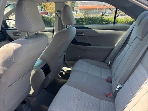 Used 2015 Toyota Camry LE image 9