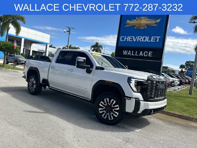 Used 2025 GMC Sierra 3500 Denali Ultimate AWD/4WD image 1