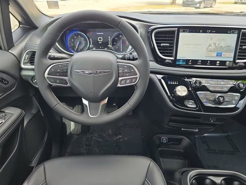 New 2026 Chrysler Pacifica Select FWD image 10