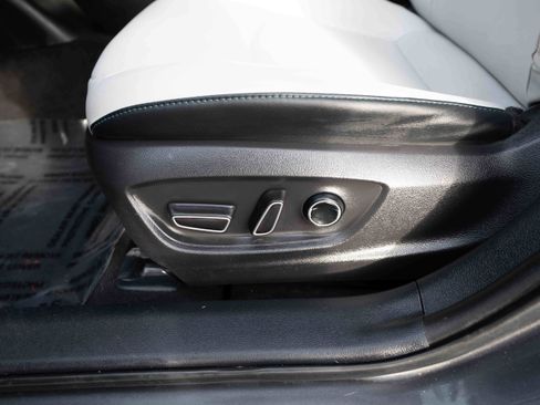 Used 2017 Toyota Prius Four image 12