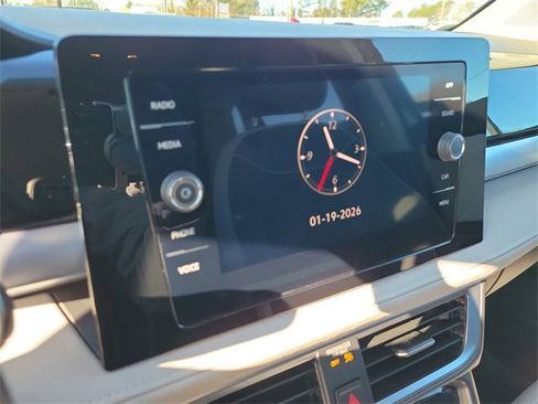 Certified 2025 Volkswagen Taos SE image 26