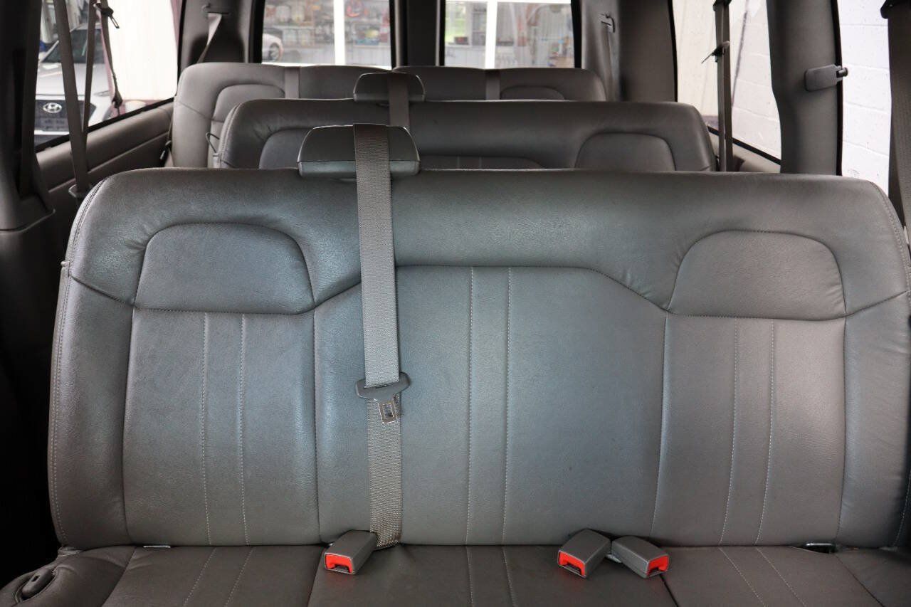 Used 2018 Chevrolet Express 2500 LS w/ Driver Convenience Package RWD image 8