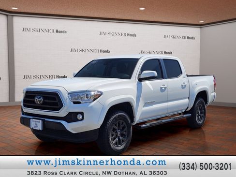 Used 2022 Toyota Tacoma SR5 w/ Technology Package RWD image 1