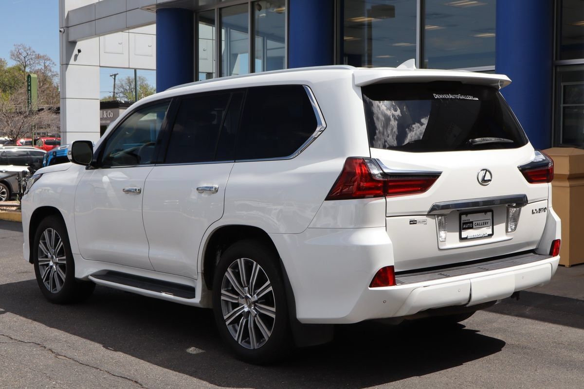 Used 2016 Lexus LX 570 4WD w/ Luxury Package image 3