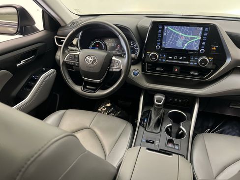 Used 2021 Toyota Highlander XLE image 32