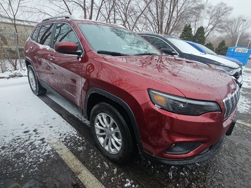 Used 2019 Jeep Cherokee Latitude w/ Cold Weather Group image 2