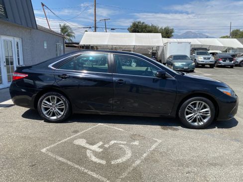 Used 2016 Toyota Camry SE FWD image 8