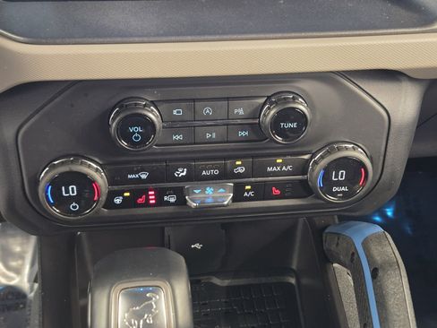 Certified 2024 Ford Bronco Wildtrak image 18