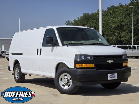 Used 2021 Chevrolet Express 3500 w/ Driver Convenience Package RWD image 1
