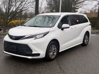 Used 2023 Toyota Sienna LE video 1