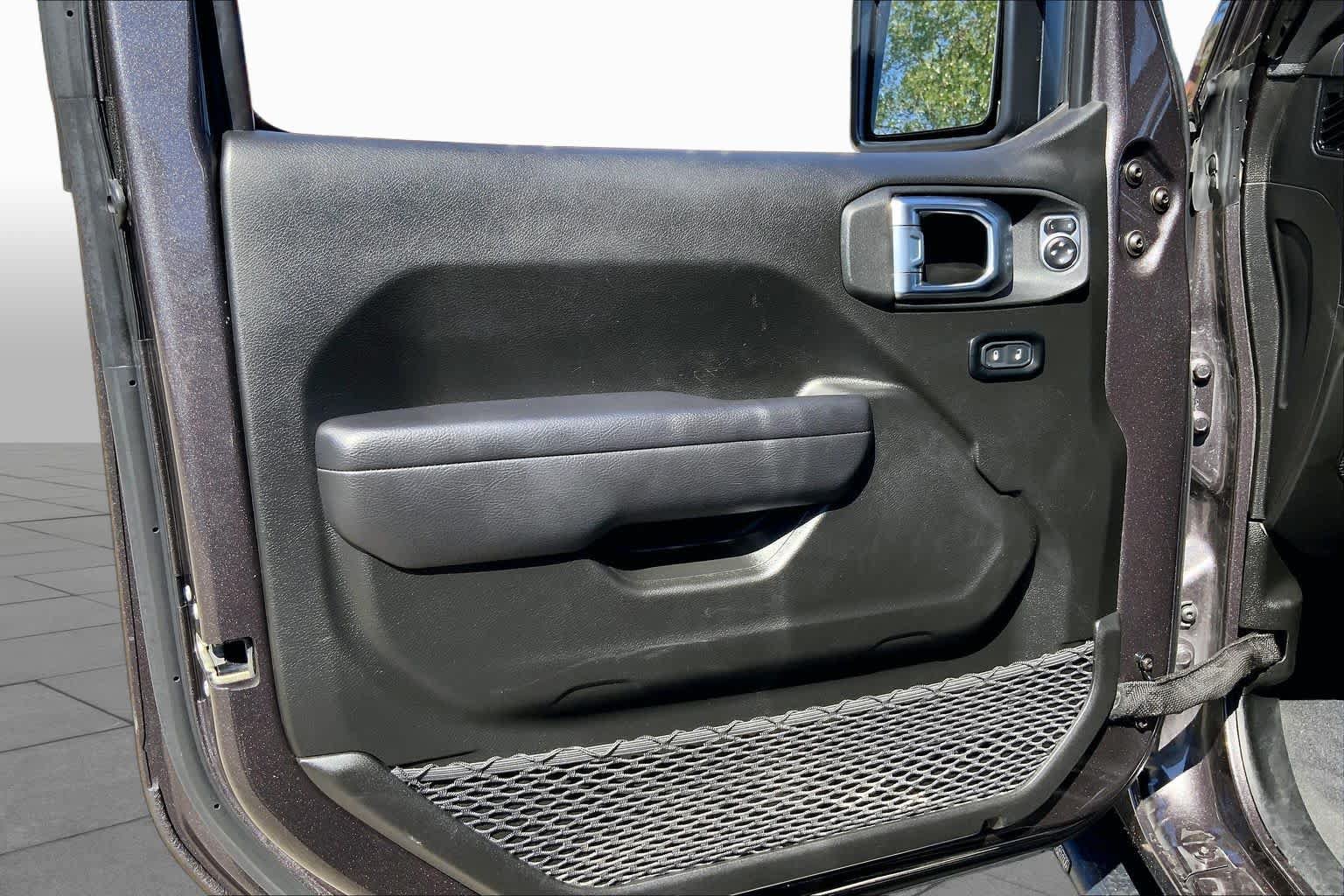Used 2024 Jeep Wrangler Unlimited w/ Convenience Group AWD/4WD image 22