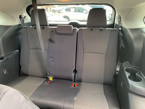 Used 2023 Toyota Highlander L image 24