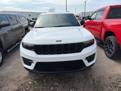 Used 2024 Jeep Grand Cherokee Limited w/ Black Appearance Package image 2