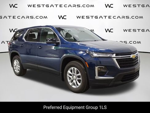 Used 2023 Chevrolet Traverse LS image 2