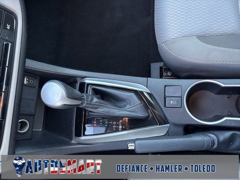 Used 2018 Toyota Corolla LE image 24