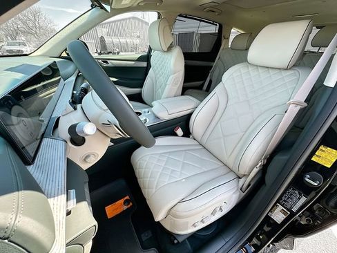 Certified 2025 Genesis GV80 3.5T Prestige image 16